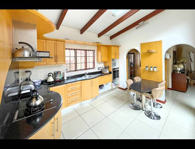 4 BEDROOM HOUSE FOR SALE IN RANDJESFONTEIN AH